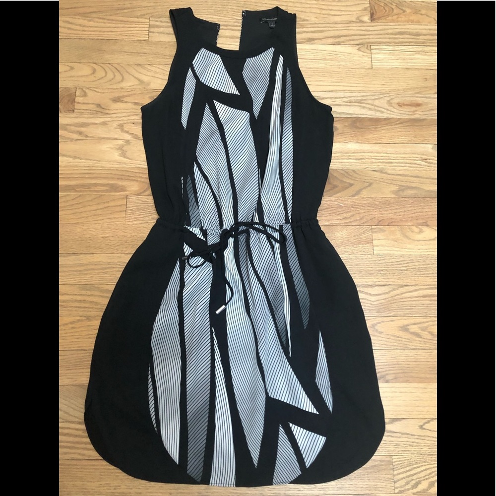 NWOT Banana Republic patterned dress with tie-belt waist size 2